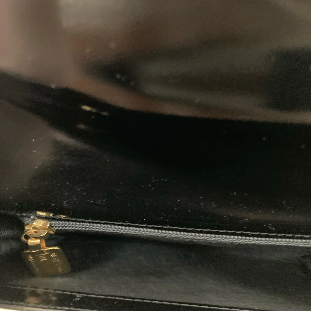 Pre-Loved Authentic Moschino Redwall Black Gold Heart Leather Envelope Clutch - Picture 7 of 9